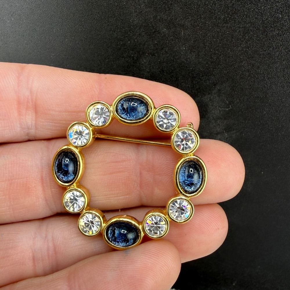 Vintage M&S Brooch Gold Tone‎ Blue Rhinestone Circle Pin Signed 1.25in
